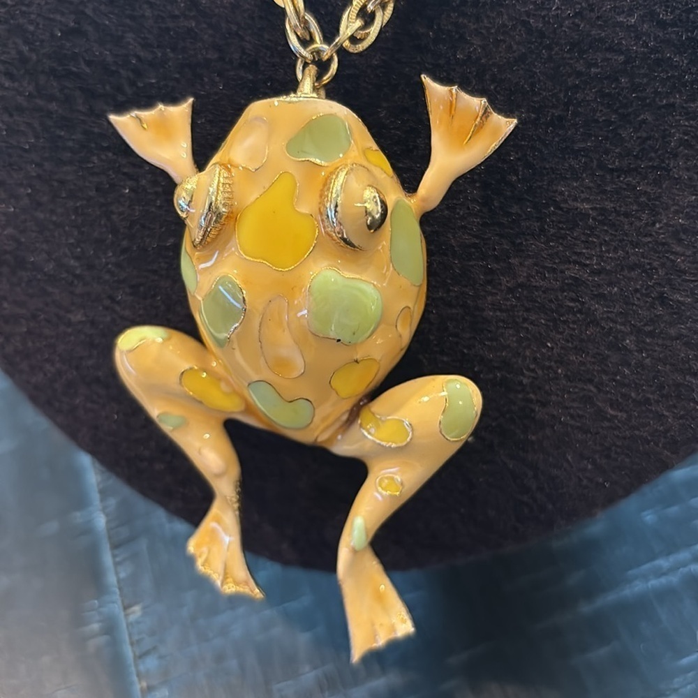 Estate Jewelry Gold Enamel Large Frog Pendant Necklace for Reptile Lovers​ - Picture 3 of 11